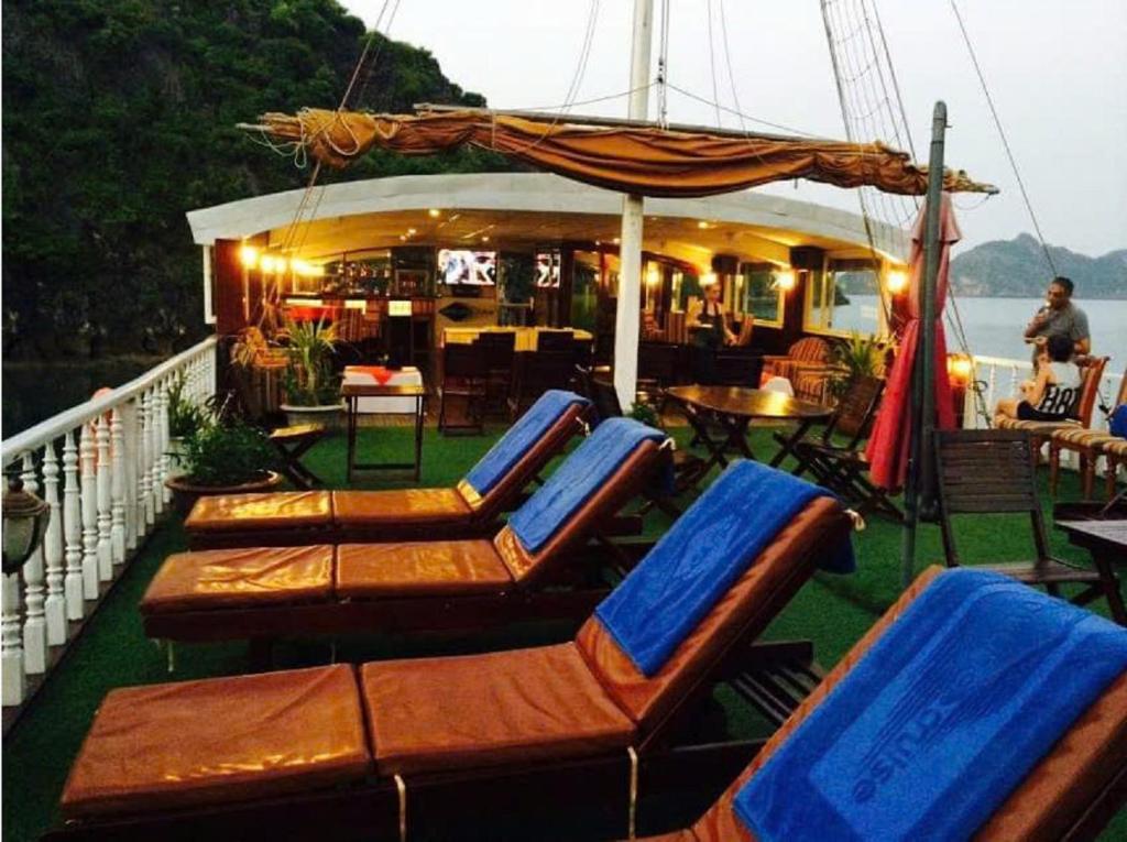 Royal Cruise Halong Bay