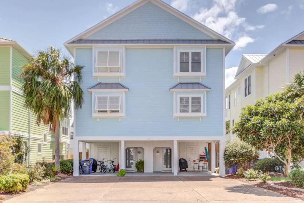 One Block to the beach, Carolina Beach