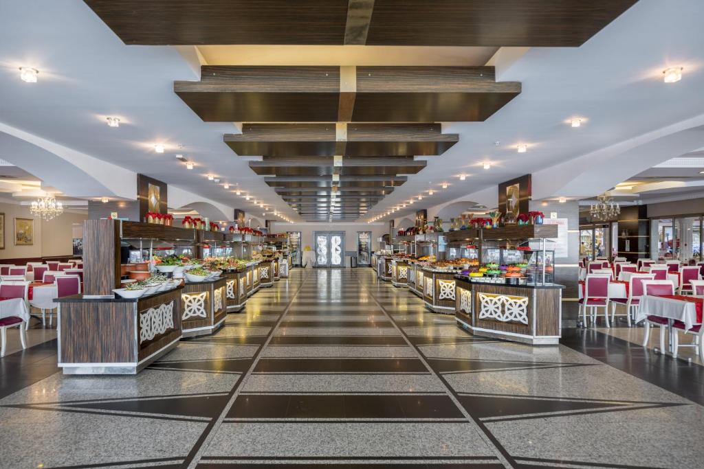 Beach Club Doganay Hotel - All Inclusive — Restaurant & bars in Konakli