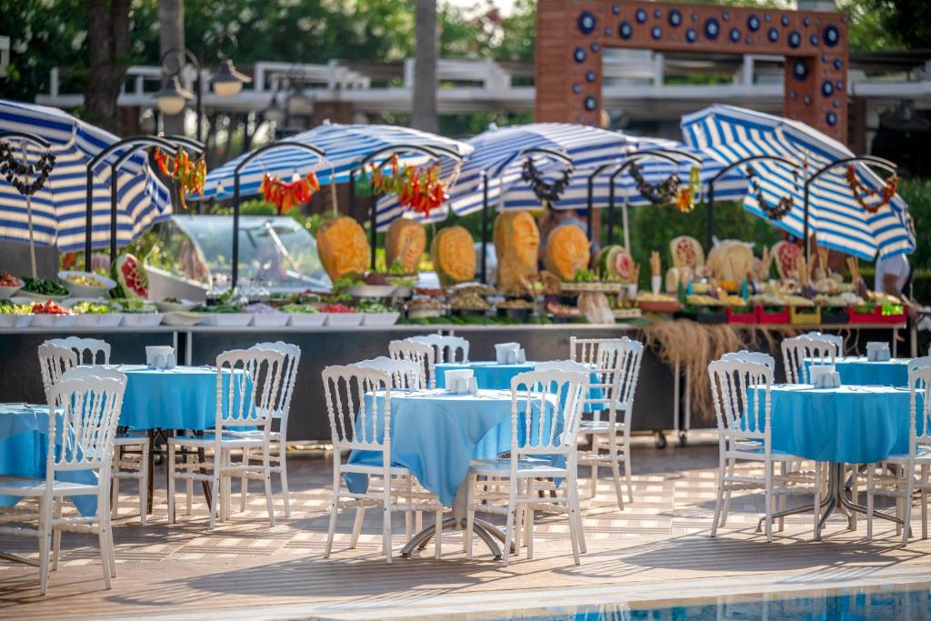Beach Club Doganay Hotel - All Inclusive — Restaurant & bars in Konakli