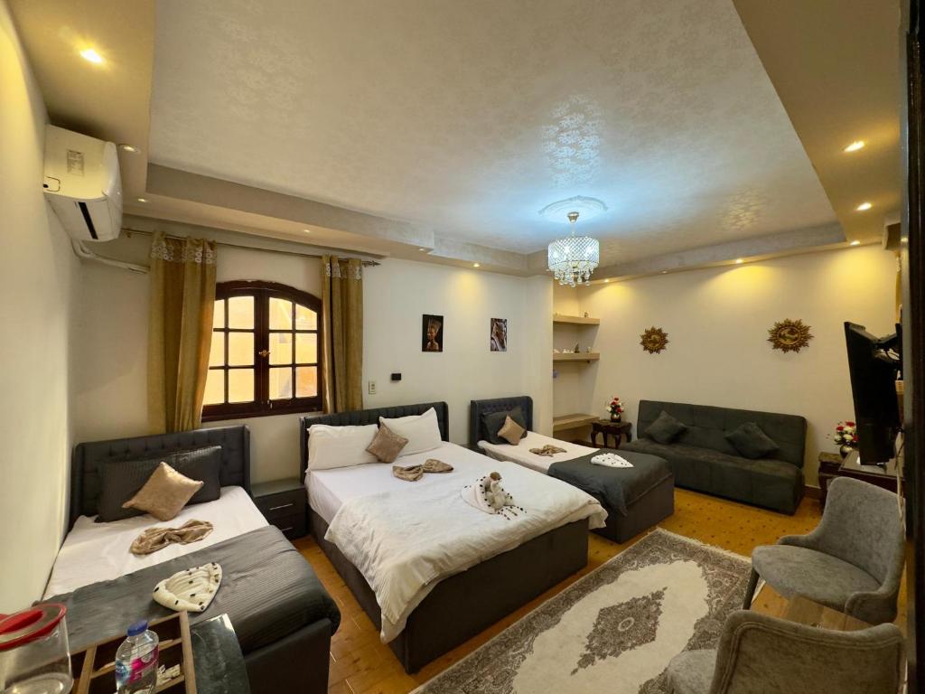 ƴoya pyramids Kingdom inn, Káhira