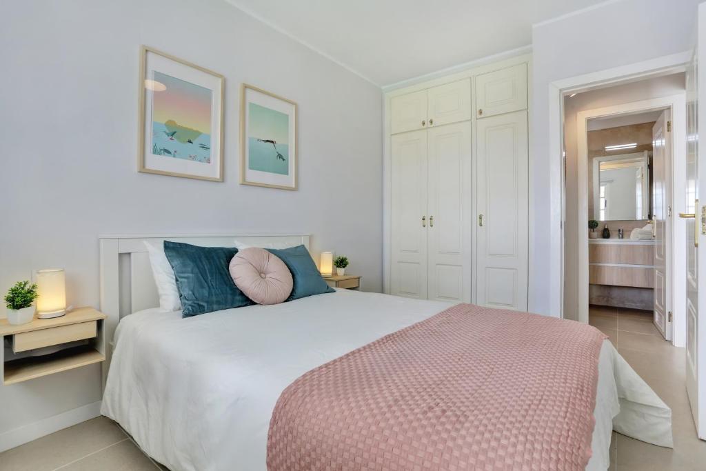 Recently renovated, with views, barbecue and outdoor shower - 4
