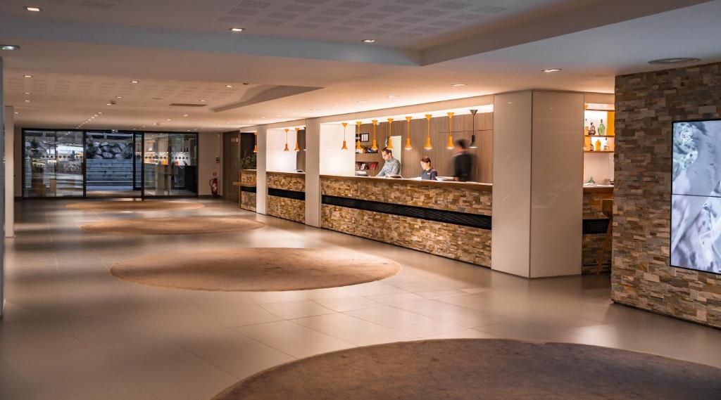 Lobby, Heliopic Hotel & Spa in Chamonix-Mont-Blanc
