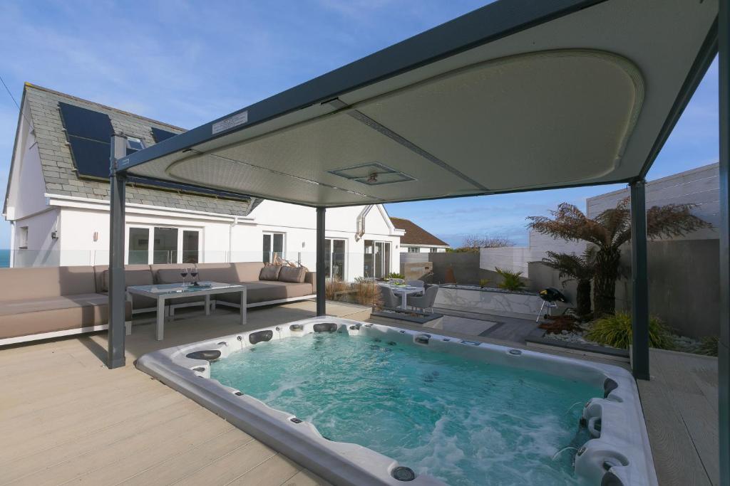 Solstice, Carbis Bay