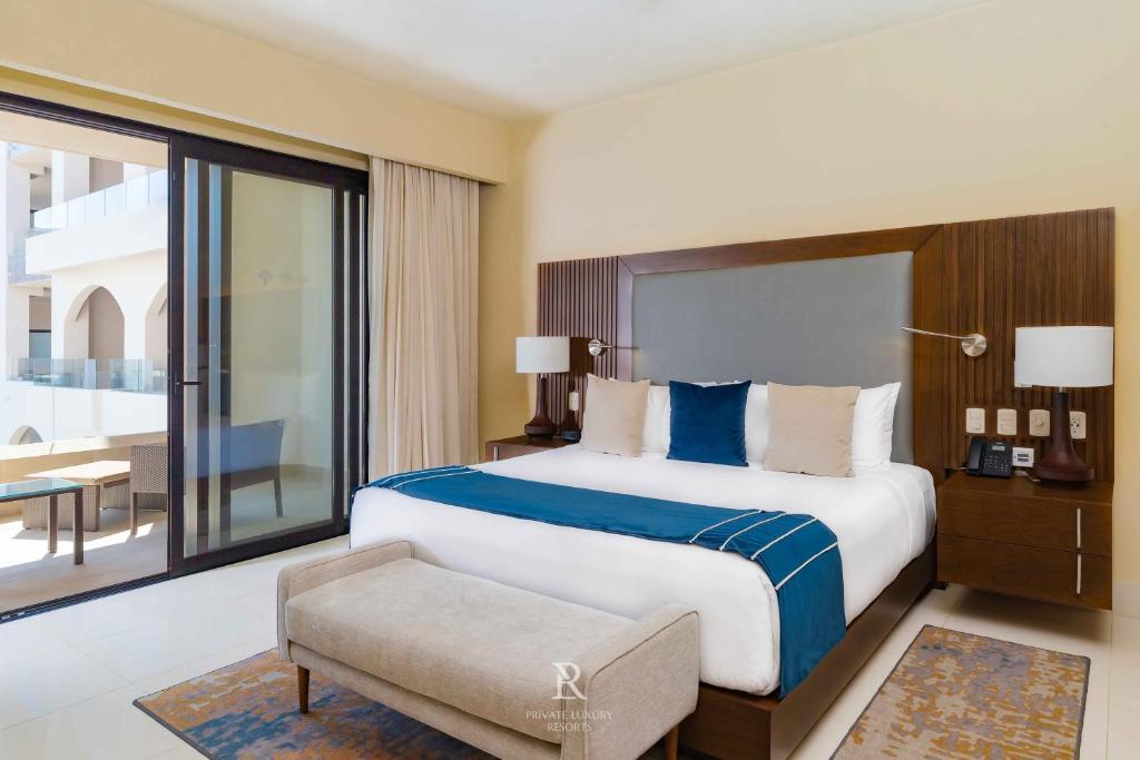 Two Bedroom Suite Pool View - Villa La Valencia - 2