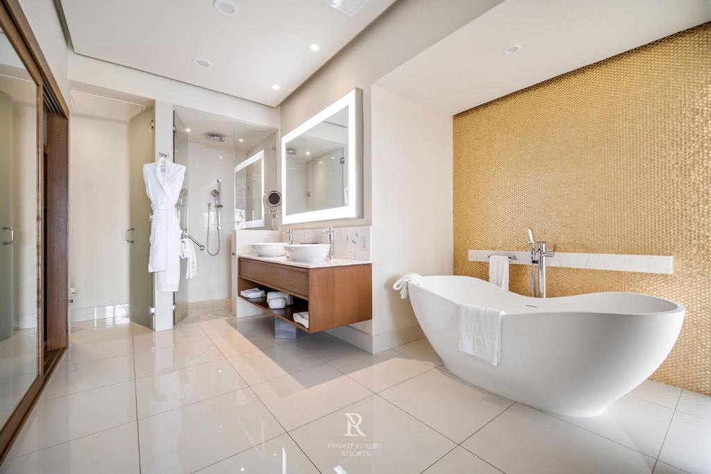 Two Bedroom Suite Ocean-Front - Villa La Valencia - 3