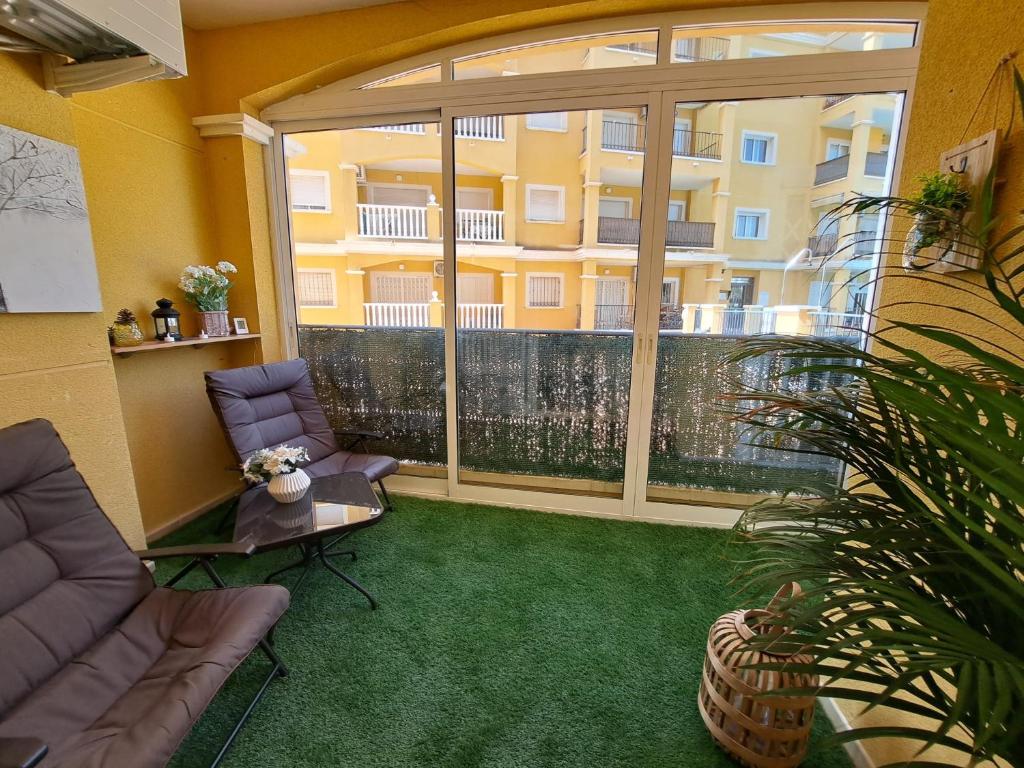 Sunny ground floor apartment with a large terrace and direct access to the pool - 3
