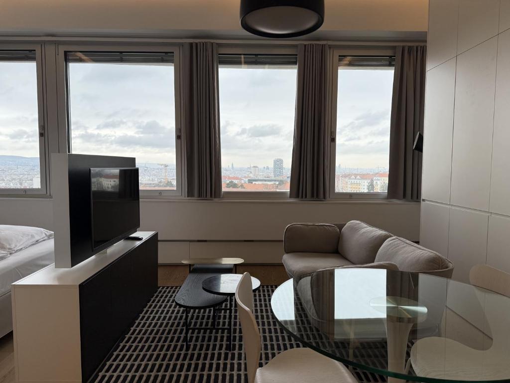 Modern City Apartment with Stunning Vienna Skyline Views, Vienna