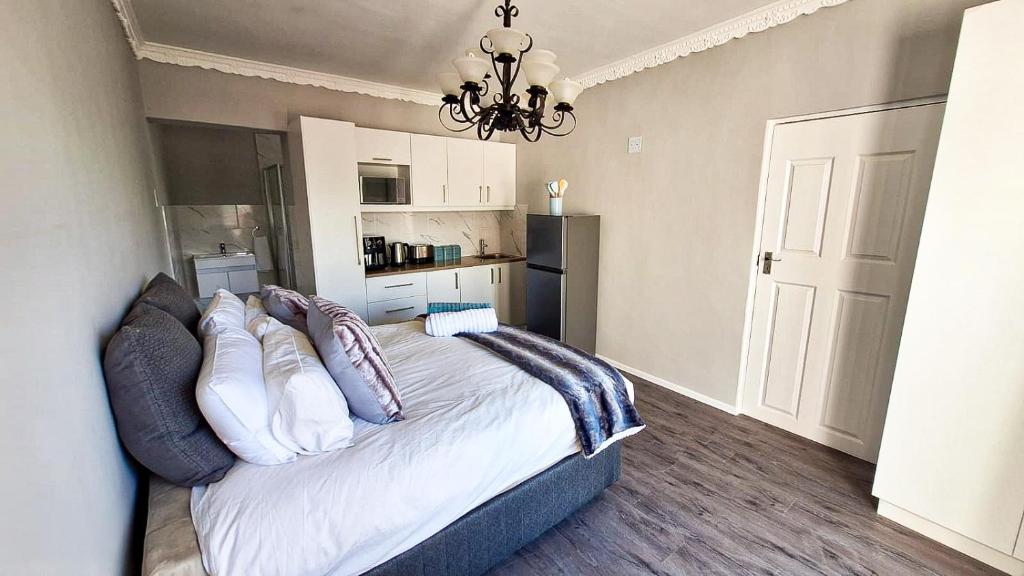 Annebella's, Gordonʼs Bay