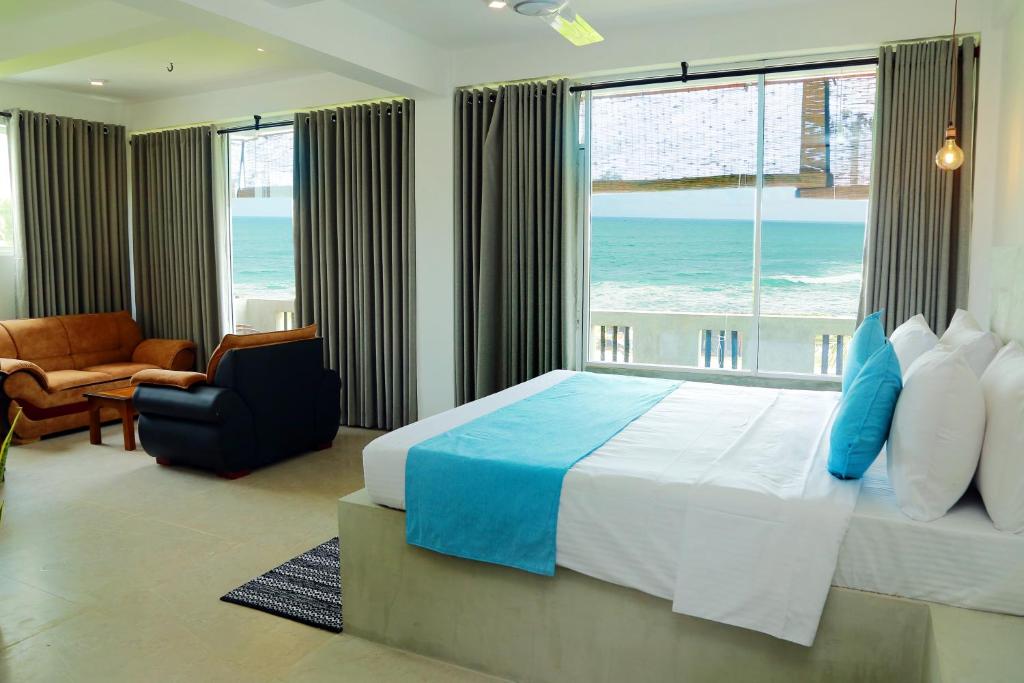 Cocos, Midigama East