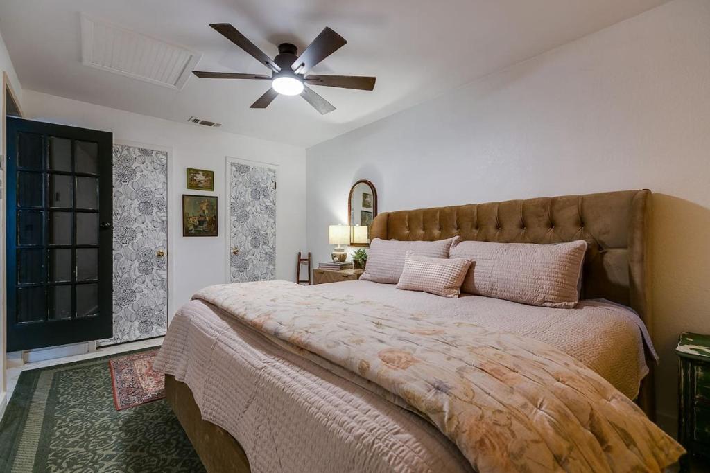 Charming Corner Walkable to AFB, San Angelo