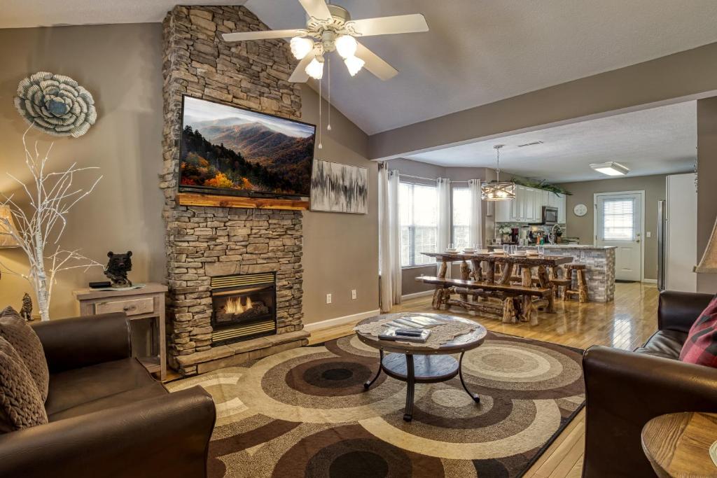 Alluring River, Pigeon Forge