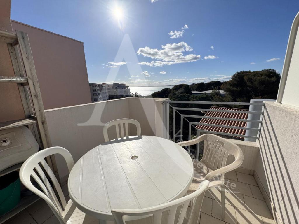 Studio avec balcon et parking a 2 pas des plages - 2