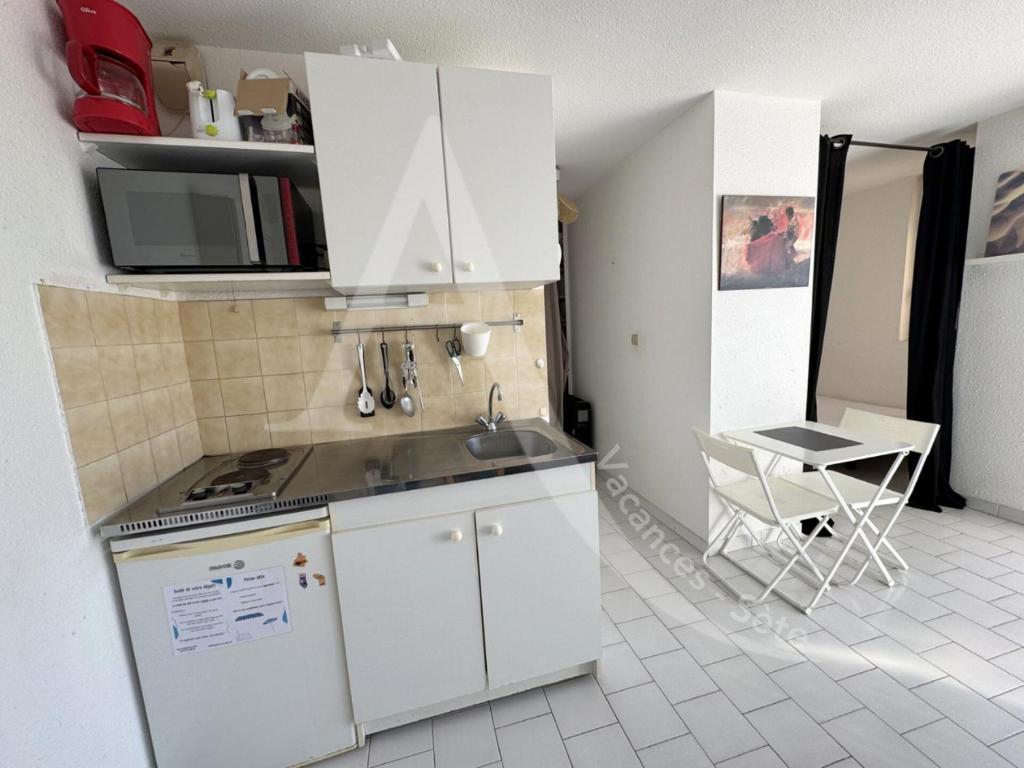 Studio avec balcon et parking a 2 pas des plages - 4