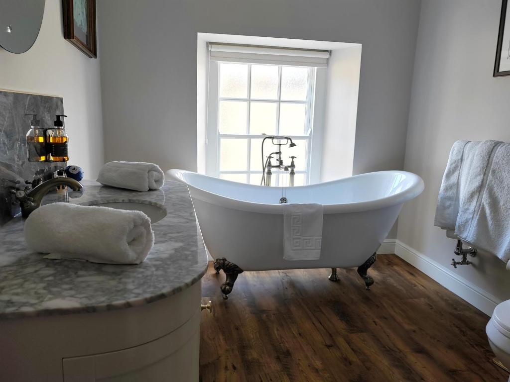 The Castle Coaching Inn, Trecastle photo 3