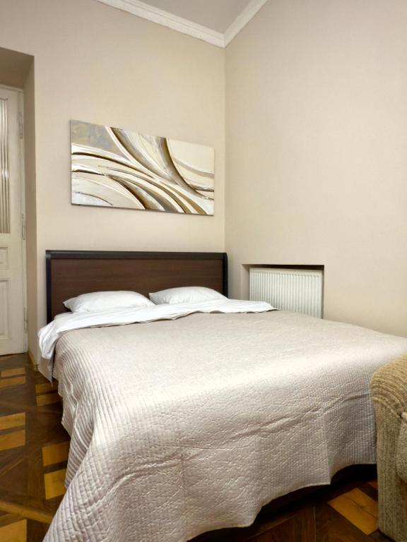 Modern and Classic apart. Central location, Lvov