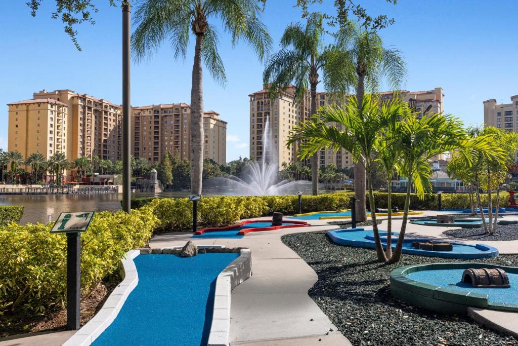 Mini golf course
