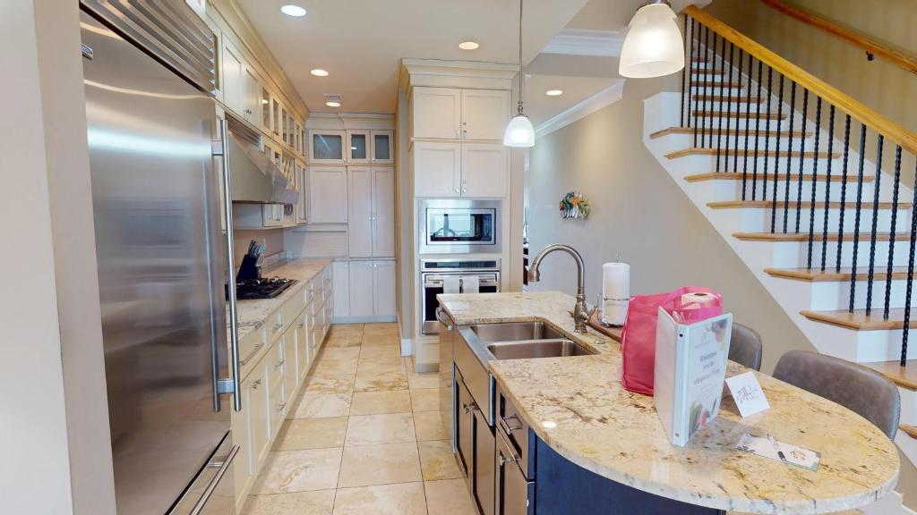 Whispering Palm, Folly Beach