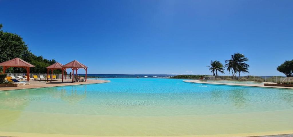 Les Colibris Appartement de STANDING Vue Mer dans la résidence privée Anse de Rochers, Saint-François