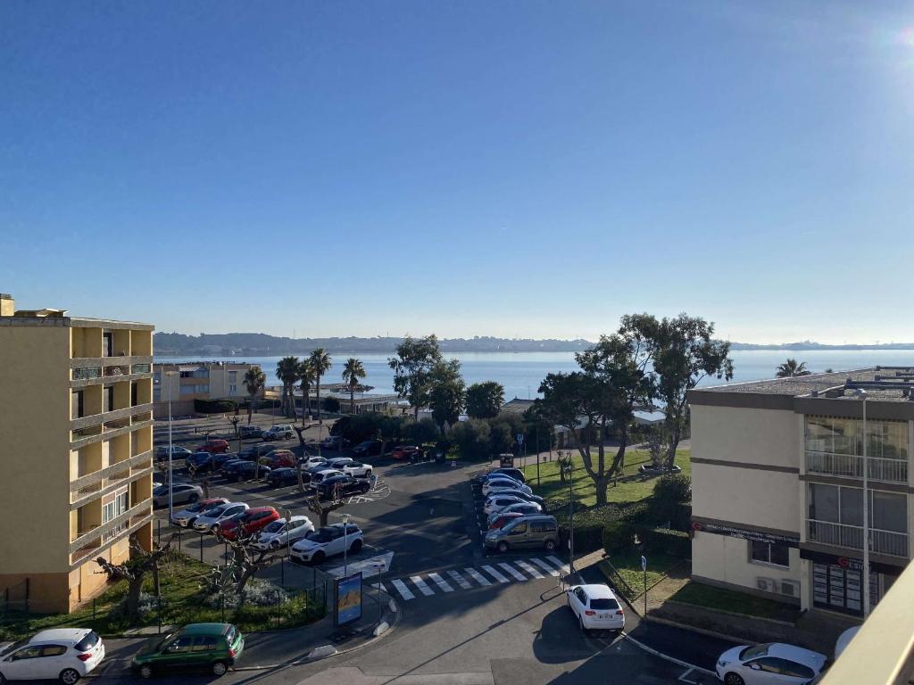 T1 avec terrasse, parking & climatisation à Balaruc-les-Bains - FR-1-553-283 - 1