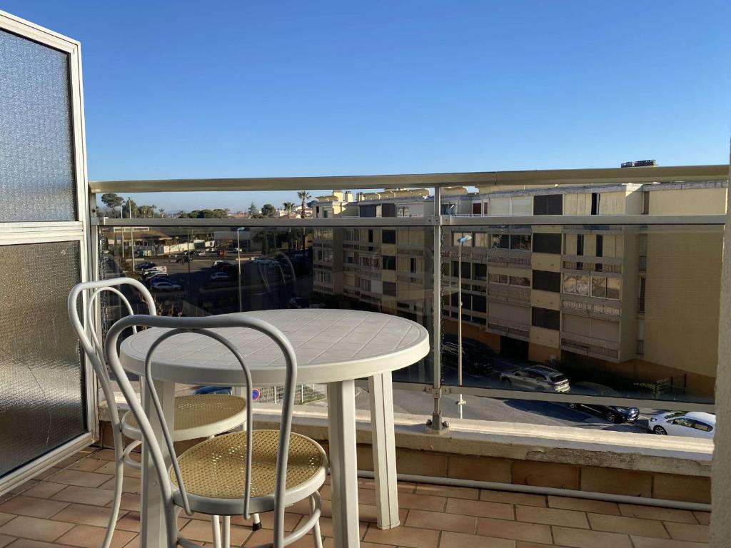 T1 avec terrasse, parking & climatisation à Balaruc-les-Bains - FR-1-553-283 - 2