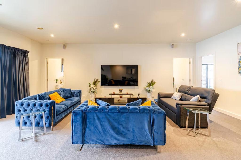 Huge 4BR Pool Table & 75 TV, Ballarat