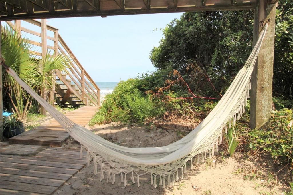 Oceanfront Nest Down, Folly Beach