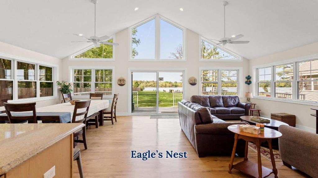 Eagle's Nest - Lakefront Oasis with Dock Canoe and Fire Pit, Grand Junction