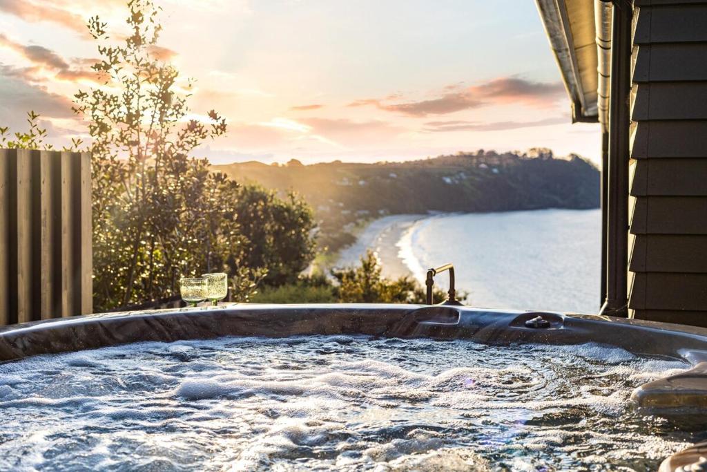 GARRATT VIEW - Coast & Country, Waiheke Island