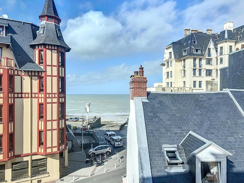 Grand duplex en centre-ville avec vue, à 50m de la plage, ascenseur, et WIFI - FR-1-361-165, Granville