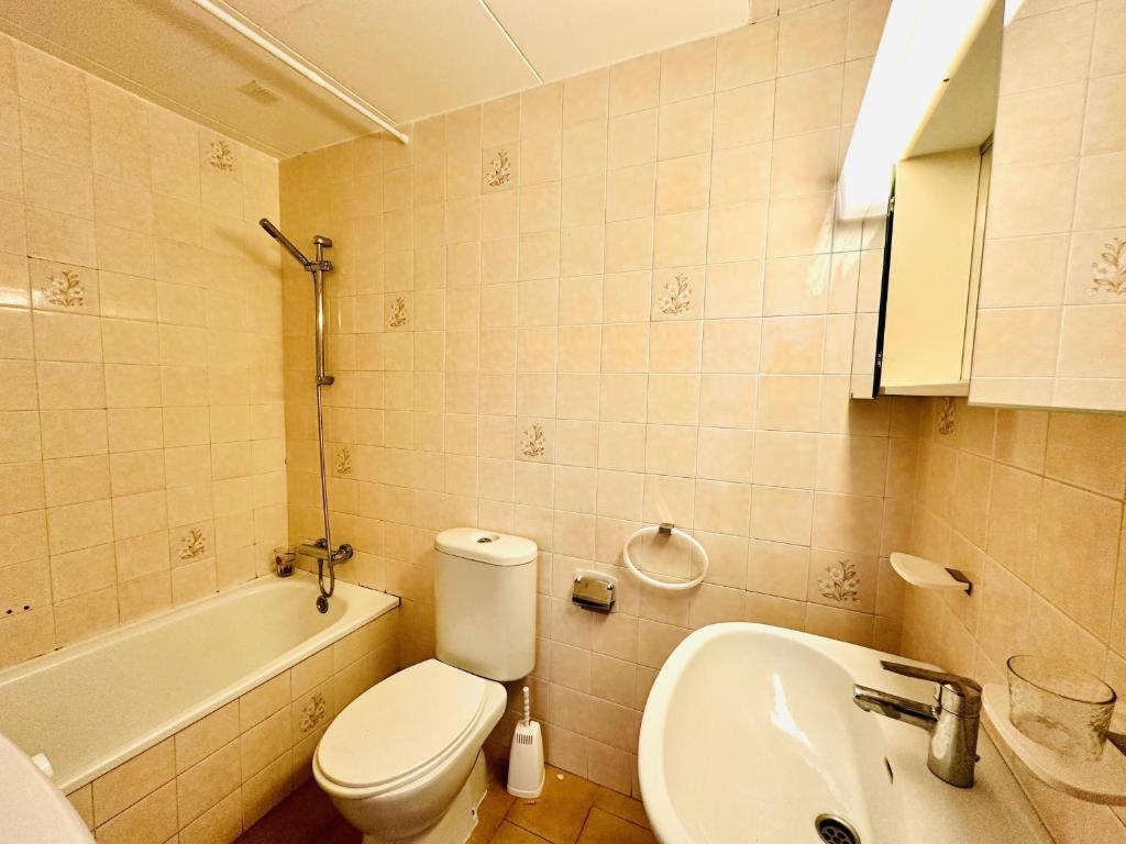 Encantador Apartamento con Terraza en la Costa de Roses - ES-258-123 - 2