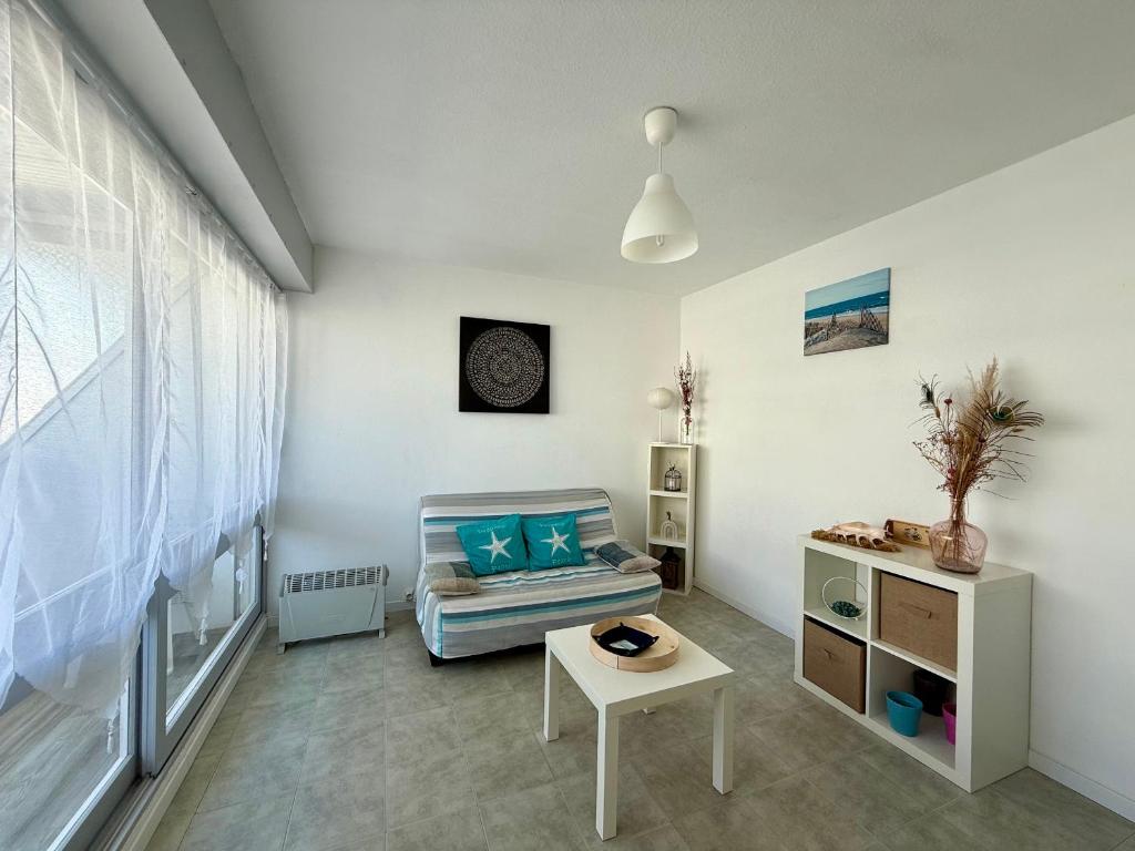 Studio avec Balcon et Parking à 2 Pas de la Plage - FR-1-652-56 - 2
