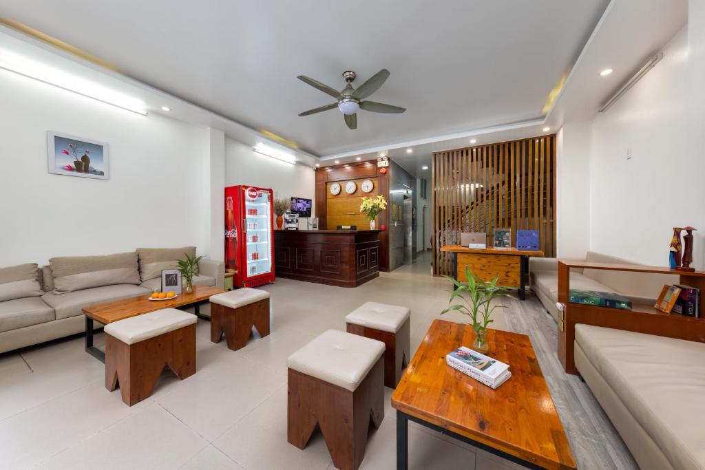 Shared lounge/TV area