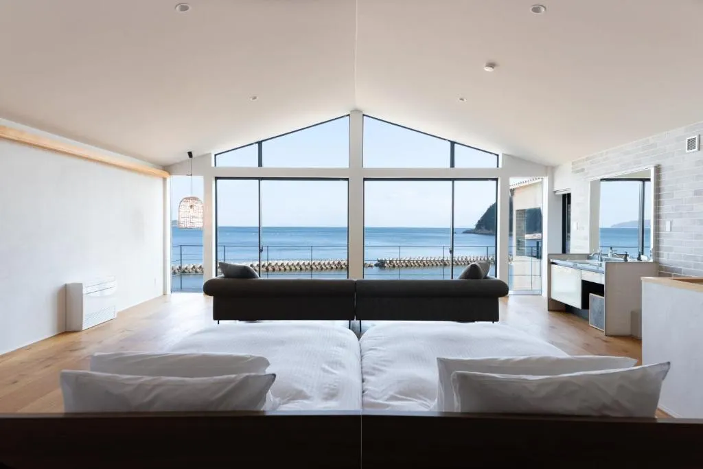 Private luxury villa with ocean view Shodoshima, hotel in Shodoshima