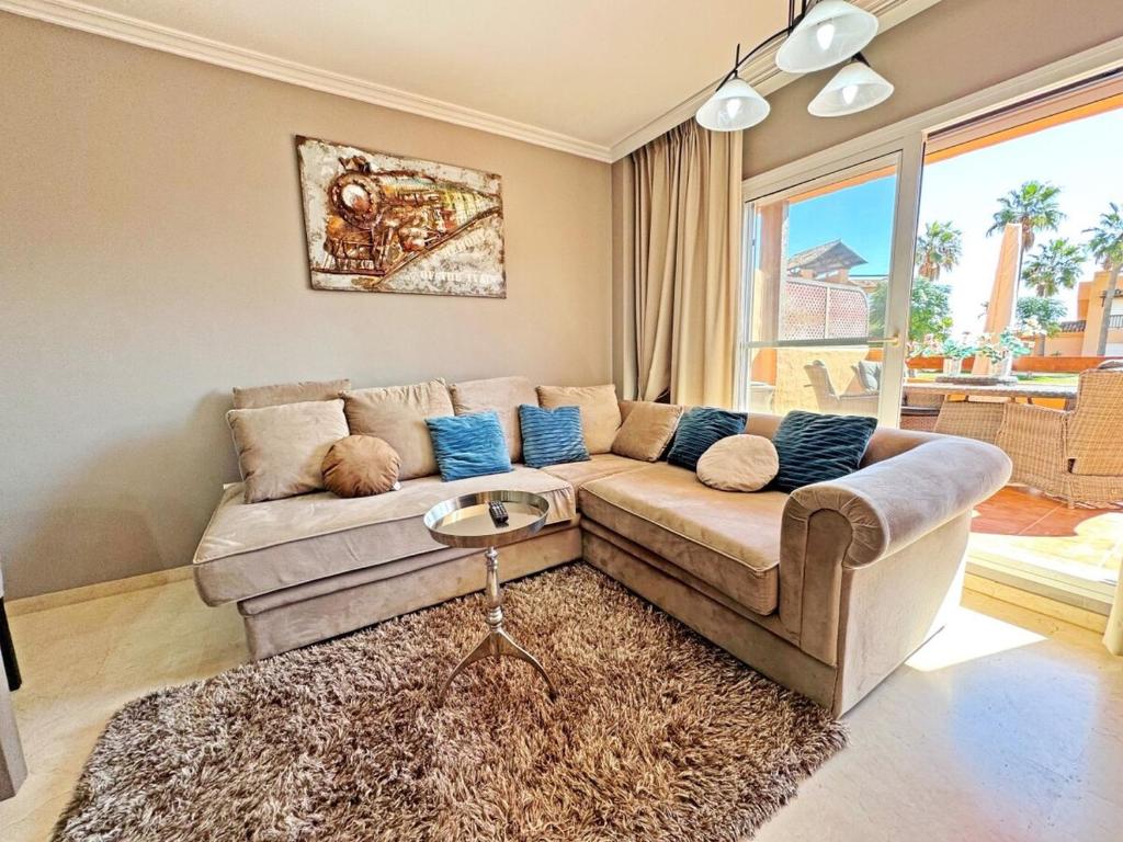 2 bedroom apartment with terrace and pool - 2
