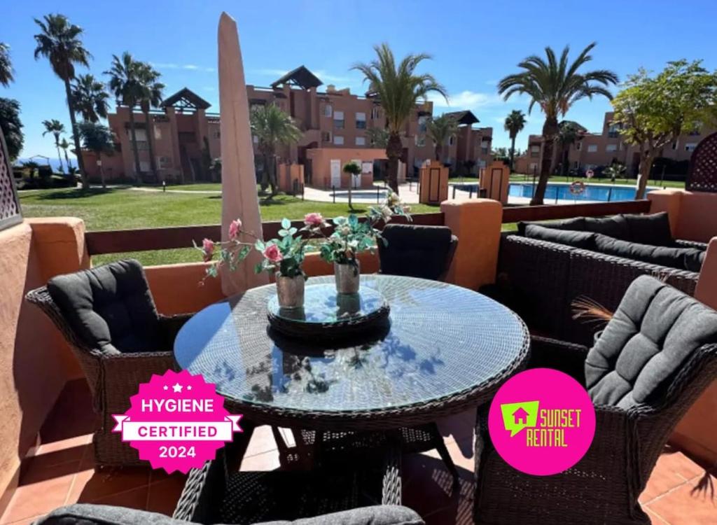 Apartment with terrace and Year-Round Open Pool, Casares