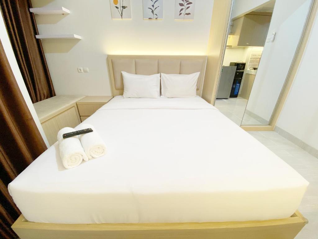 Fancy and Nice Studio at The Alton Apartment By Travelio, Semarang