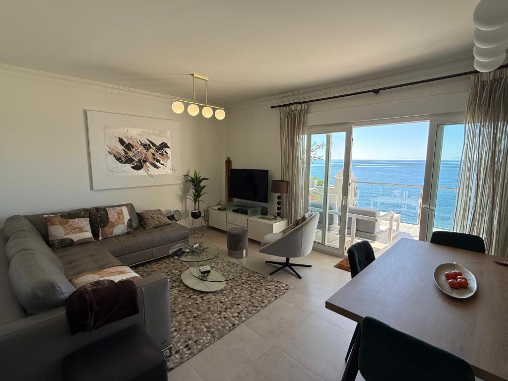 Estepona Beach Front Apartment with Stunning Sea Views - 5