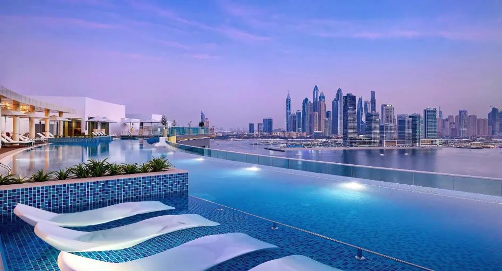 Elegant 1-BR with Sea View Seven Palm, Palm Jumeirah, Dubaj