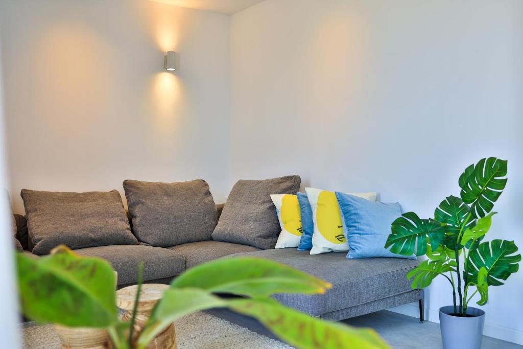 FRIDA - Saint-Tropez - 3 Bedrooms Sea View Apartment - 2 mins Walk to Port - 3