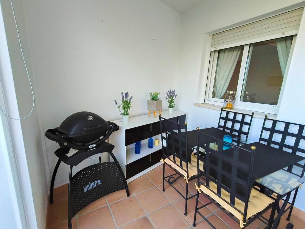 Bright Apartment with Stunning Swimming Pool Views - MO4812LT - 4