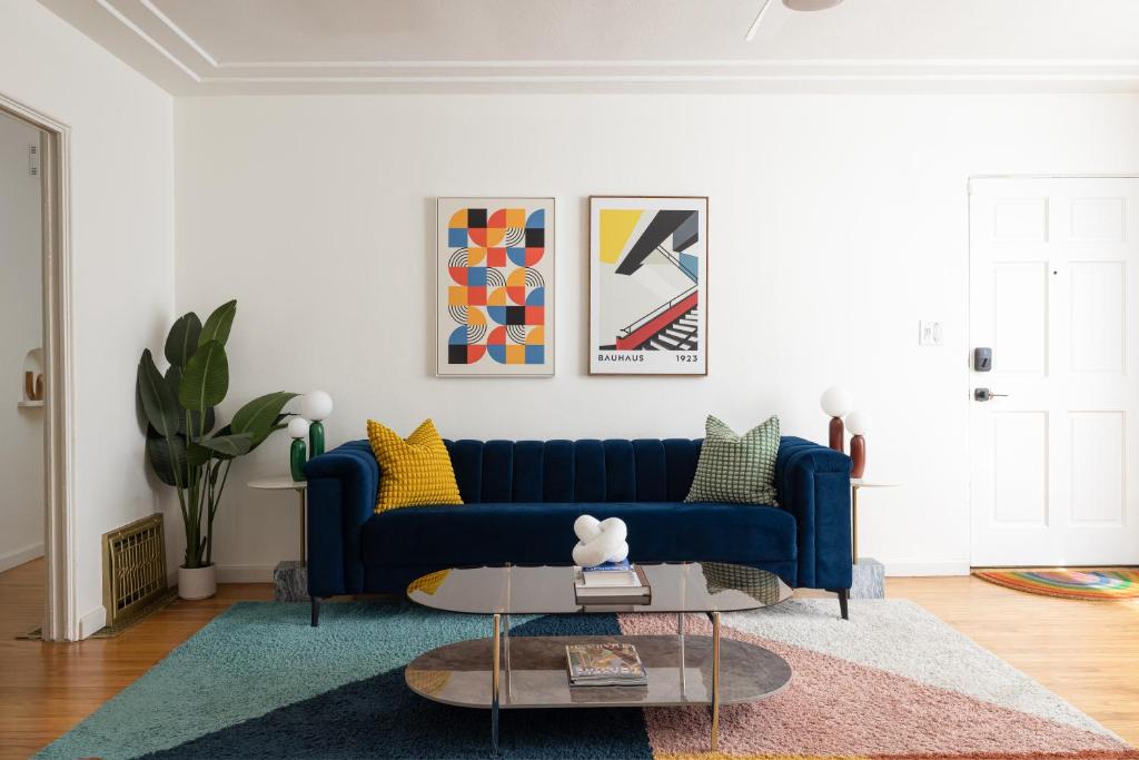 Modern Retro Close to DT, Zoo, Parking, Hot Tub, San Diego