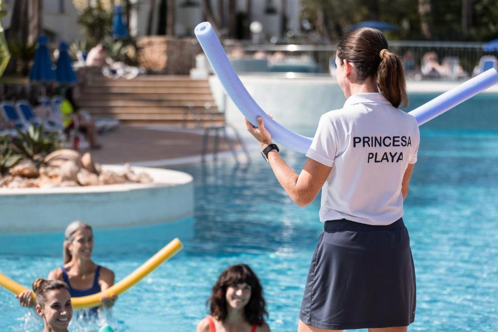Sagitario Princesa Playa — Swimming pool in Cala'n Bosch, Balearic Islands
