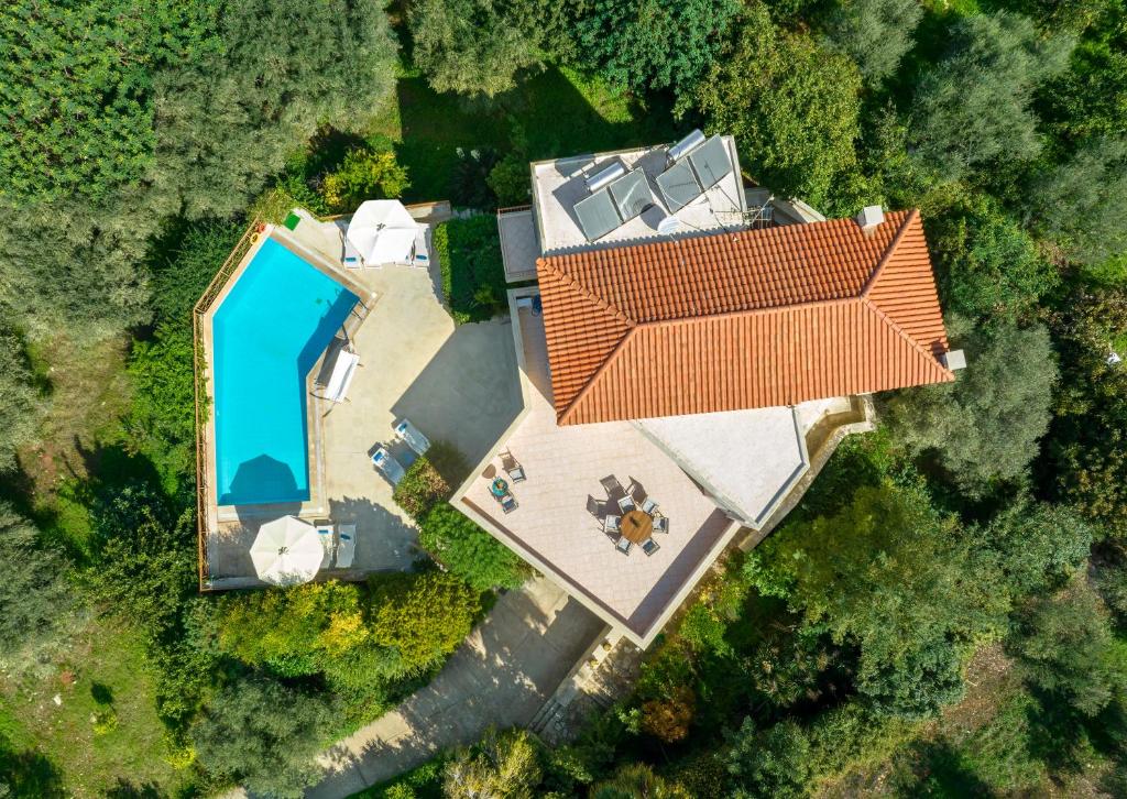 Villa Manolia, Prinés