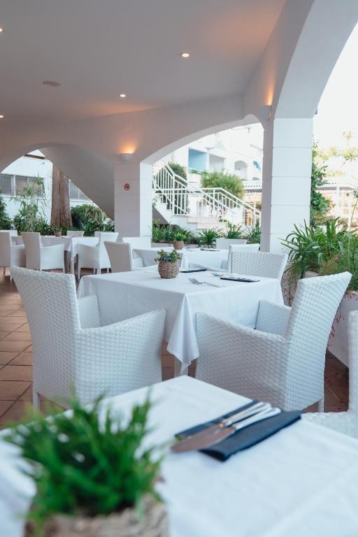 Sagitario Princesa Playa — Restaurant & bars in Cala'n Bosch, Balearic Islands
