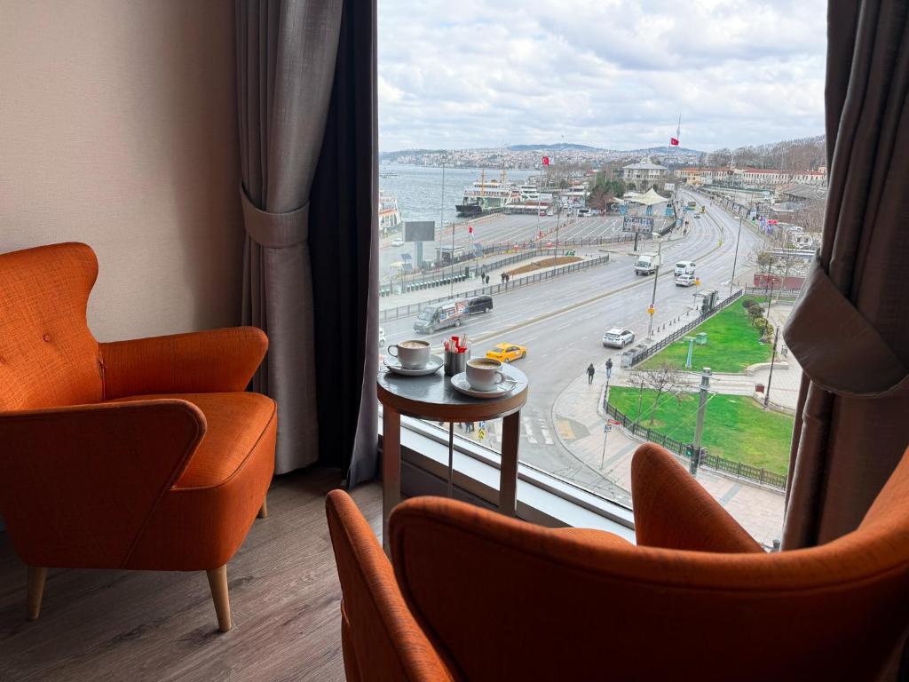 Shared lounge/TV area