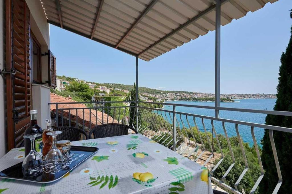 Apartment in Trogir with sea view, balcony, air conditioning, W-LAN 5055-2, Trogir
