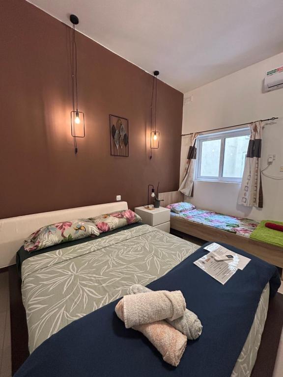4 Person Sliema Spacious Room Airconditioned and Self Check, Sliema
