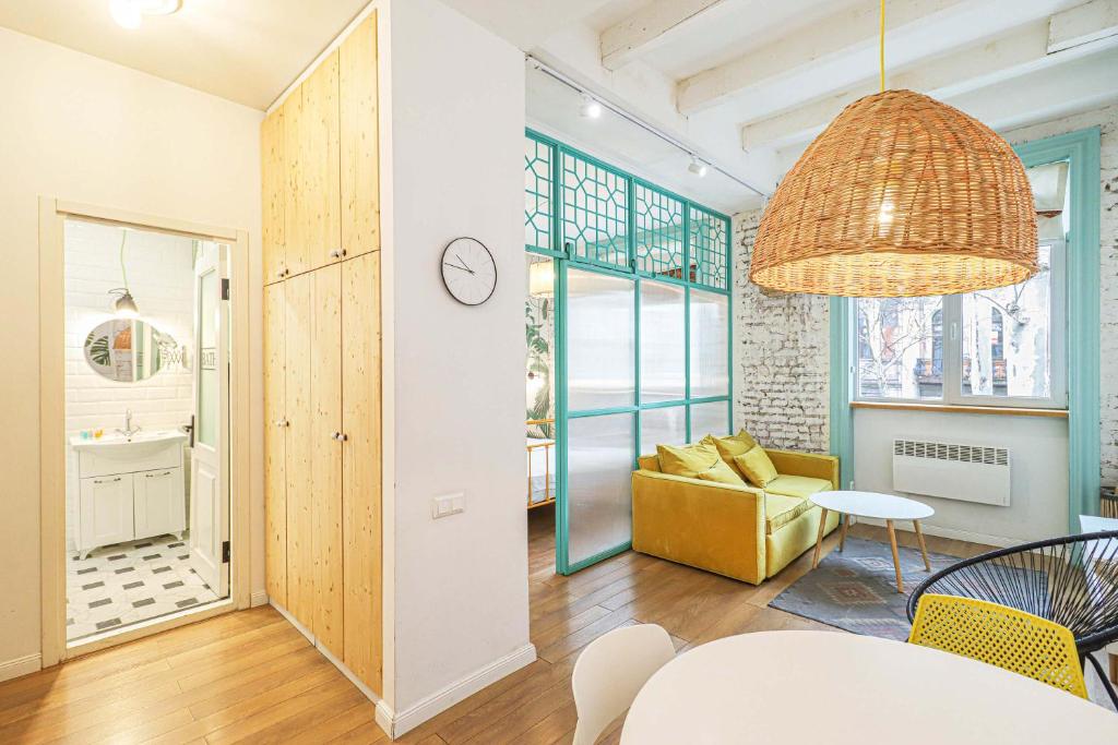 Modern colorful apt in the heart of Tbilisi, Tbilisi