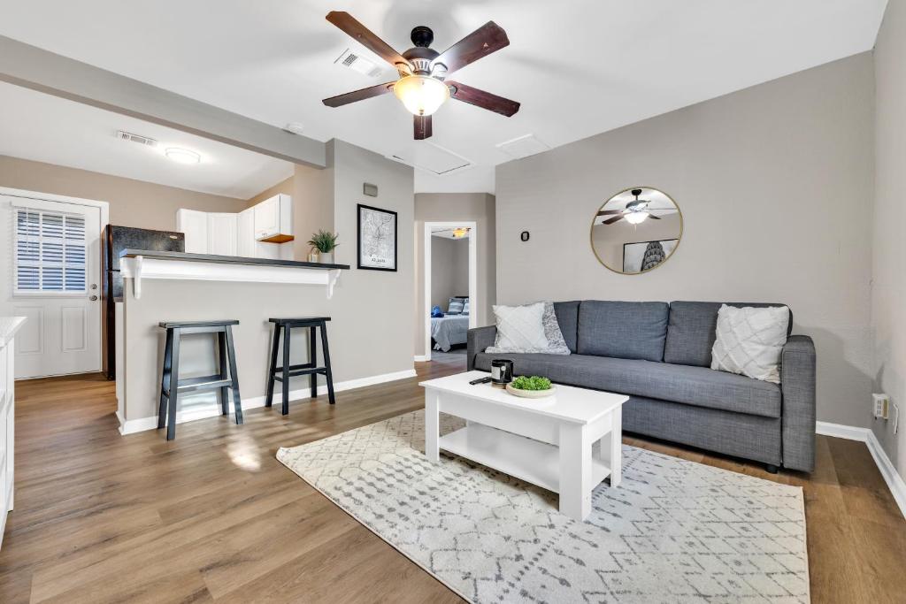 Unique 2BR Less than a mile from the Atlanta Zoo!, Atlanta
